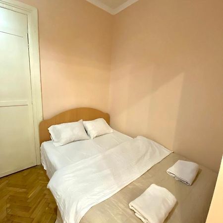 Квартира Біля Залізничного Вокзалу Вулиця Залізнична 10 До 5 Гостей Lviv Exterior photo