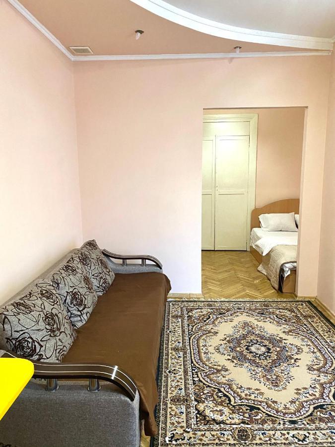 Квартира Біля Залізничного Вокзалу Вулиця Залізнична 10 До 5 Гостей Lviv Exterior photo