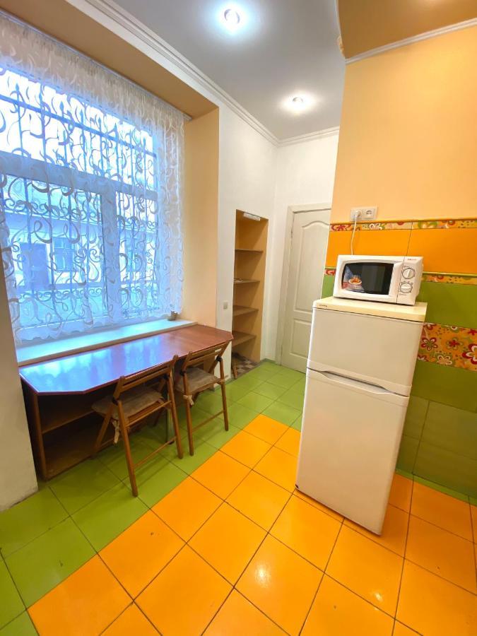 Квартира Біля Залізничного Вокзалу Вулиця Залізнична 10 До 5 Гостей Lviv Exterior photo