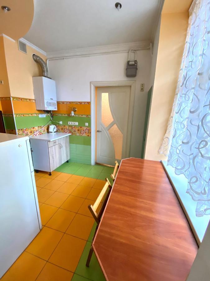 Квартира Біля Залізничного Вокзалу Вулиця Залізнична 10 До 5 Гостей Lviv Exterior photo